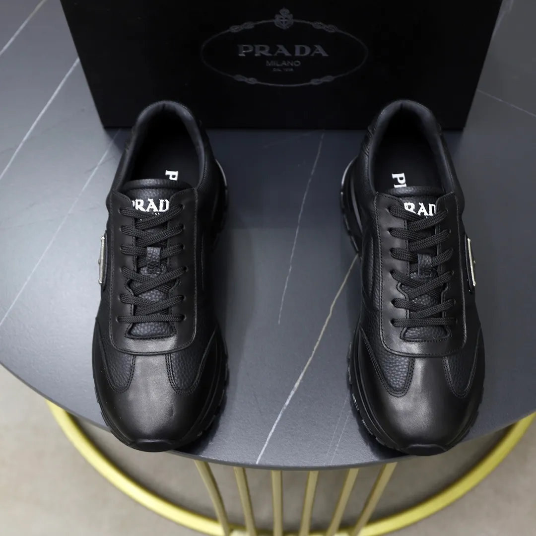 Factory price: 720💰Top original order Brand: PRADA (Prada) Standard code: Men's size 38/44 (45 can be customized) Grade: Same as the official website Material: Original cowhide leather lining Original combination two-color wear-resistant soft outsole Style category: Leisure and sports version Young fashion European and American trend British style Color: Actual picture color